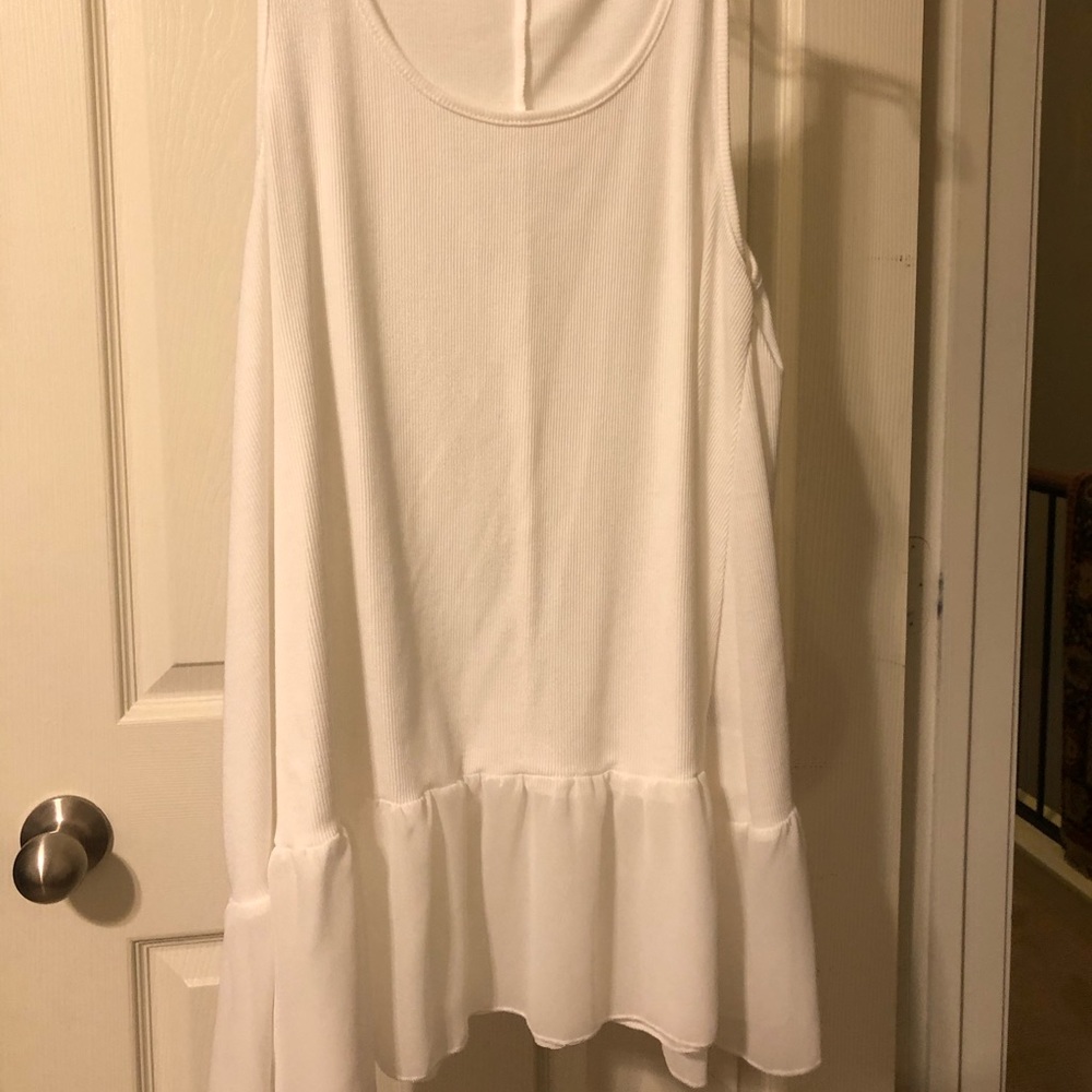 White tank top with chiffon ruffle bottom SZ 1X